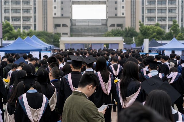 Crowded Chinese university graduation ceremony suggesting intense job competition